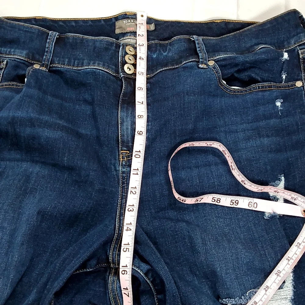 Torrid  Super Soft  Destructed Jegging